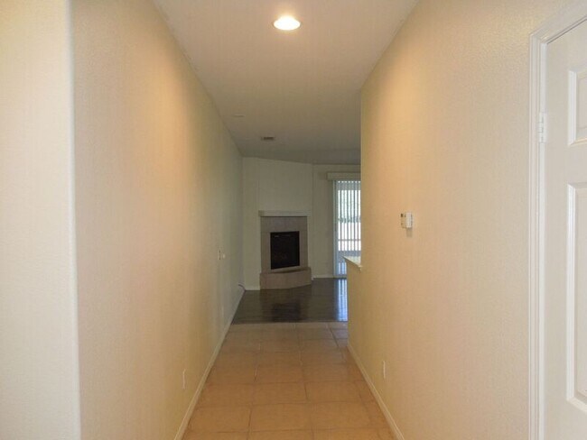 Foto del edificio - 38295 Encanto Rd