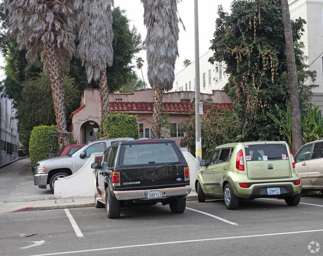 Foto del edificio - 1811-1817 N Kingsley Dr