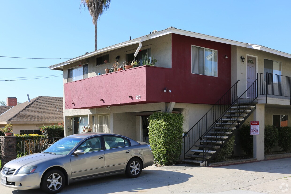 Building Photo - 220 N Citrus Ave