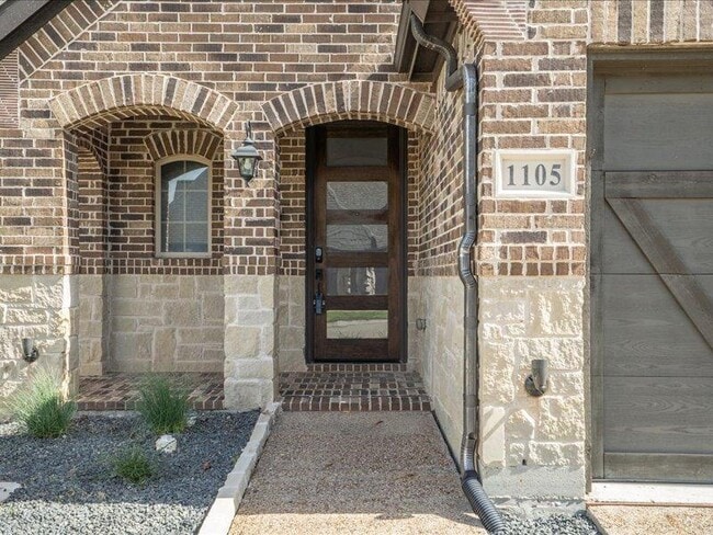 Building Photo - 1105 Dame Carol Wy