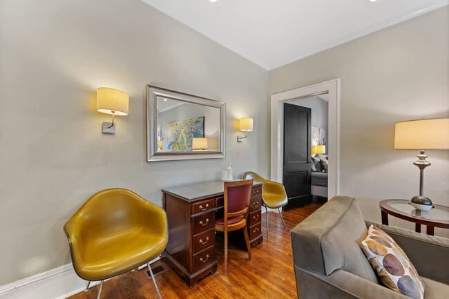 Building Photo - 500 Queens Rd