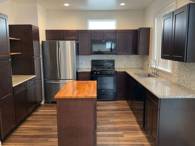 Foto del edificio - Fully Remodeled Home with Solar, Balcony & Designer Upgrades!