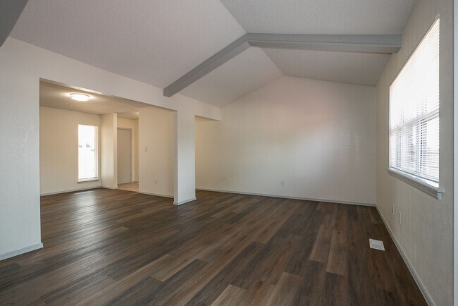 Foto del edificio - 3 Bed | 2 Bath Duplex in Central Tulsa!