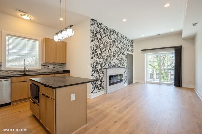 Foto del edificio - 456 E Oakwood Blvd Unit 2