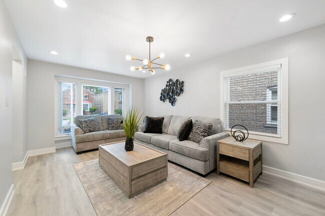 Foto del edificio - 5347 W Gladys Ave