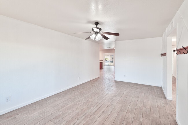 Building Photo - 4625 E Park St