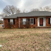 Building Photo - 2328 Hillmont Dr