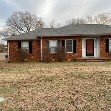 Building Photo - 2328 Hillmont Dr