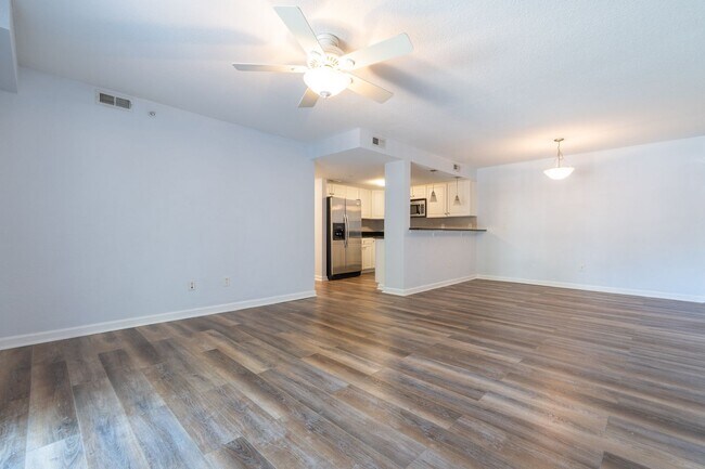 Foto del edificio - MOVE IN READY 2-bedroom in Virginia Beach!