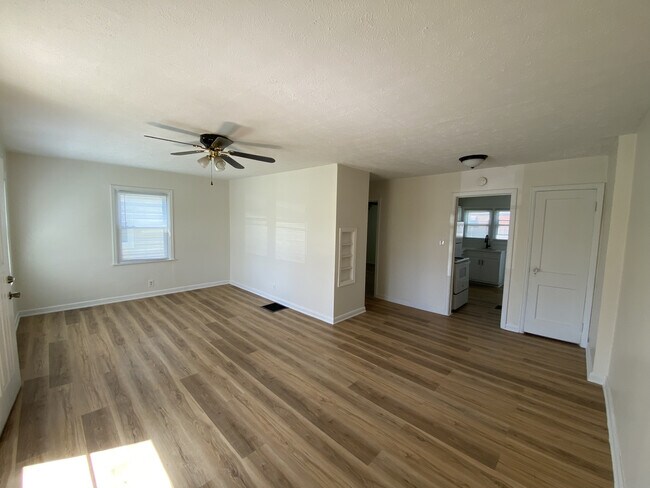 Foto del edificio - 3838 E Pleasant Run Parkway North Dr