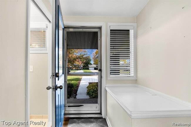 Building Photo - 881 Brooklawn Dr