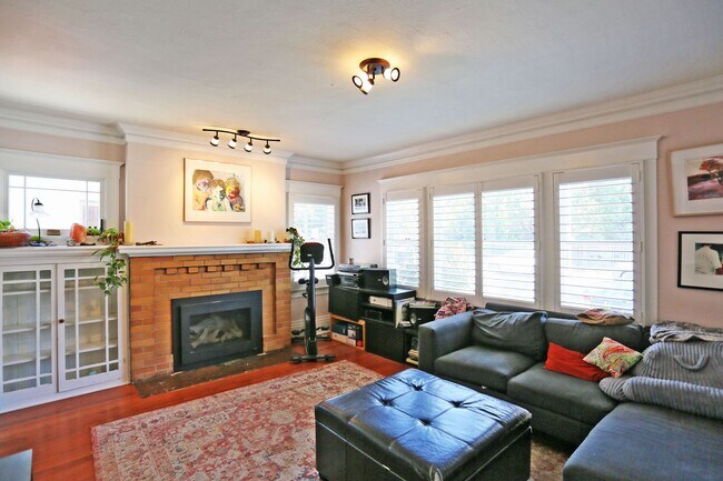 Building Photo - OPEN HOUSE: Thursday (5/22) from 12:15pm t...