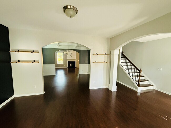 Building Photo - 223 Charter Oaks Dr