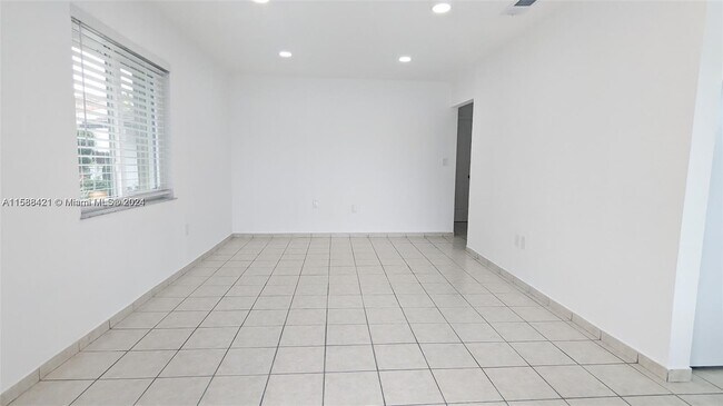 Foto del edificio - 3029 SW 25th Ter