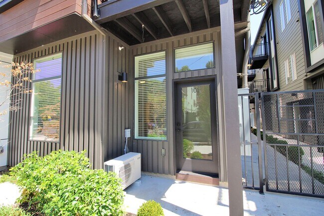 Building Photo - 1111 SE Tenino St
