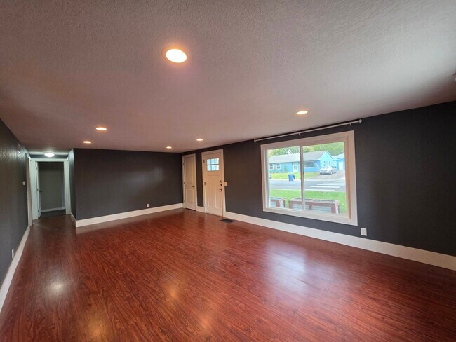 Foto del edificio - 417 Cottonwood Dr