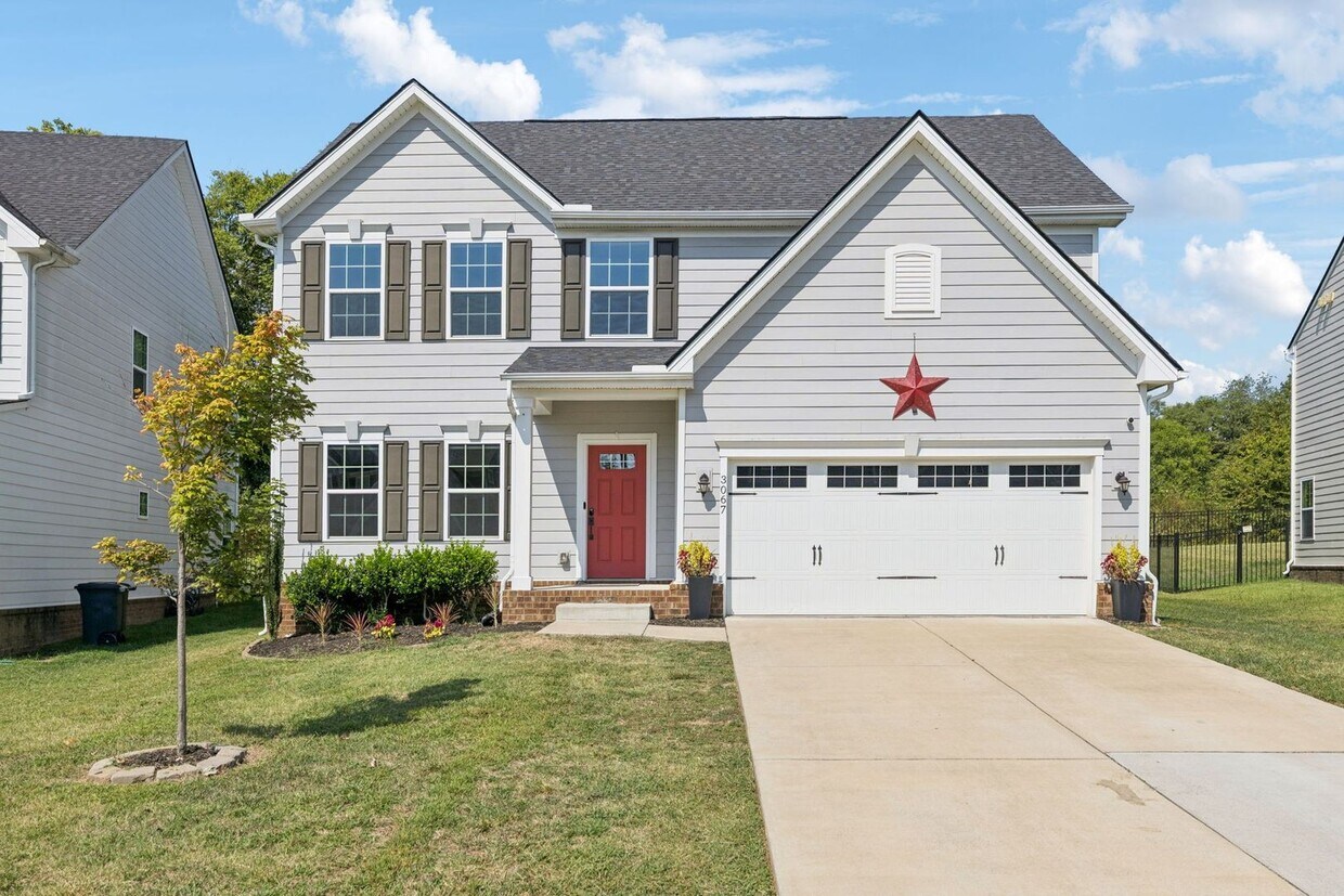 Primary Photo - 5BR/3.5BA home offers stylish and function...