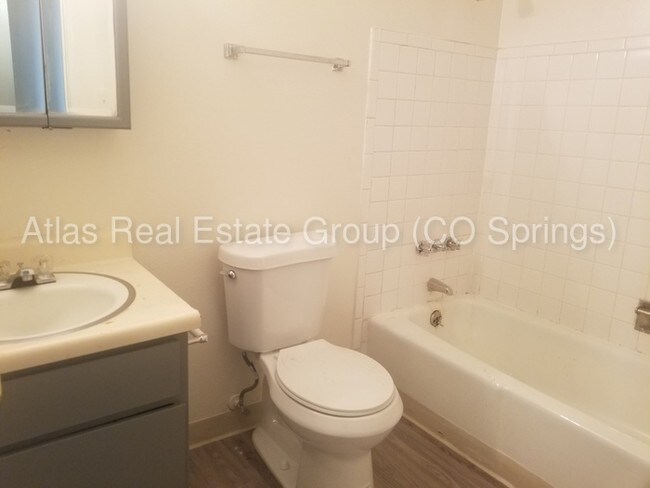 Building Photo - $300 Off of Move In!