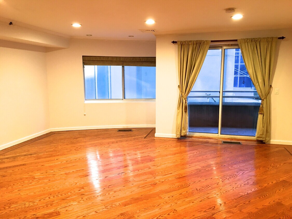Sala de estar - 100 Cuttermill Rd