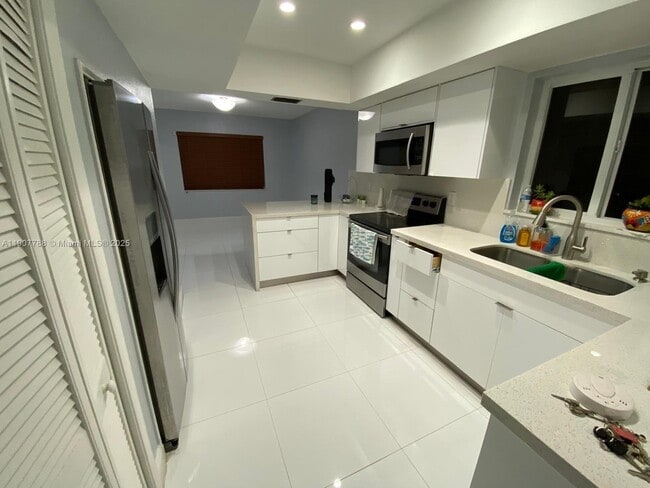 Foto del edificio - 10934 SW 146th Ave