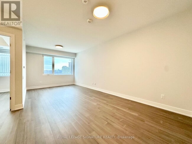 Building Photo - 664 Spadina Ave.