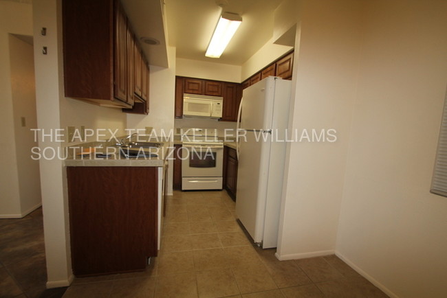 Building Photo - 1810 E Blacklidge Dr