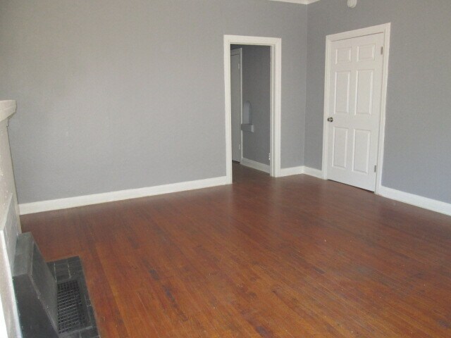 Building Photo - 908 N Martel Ave