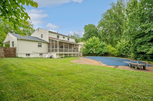 Building Photo - 9911 Barnsbury Ct
