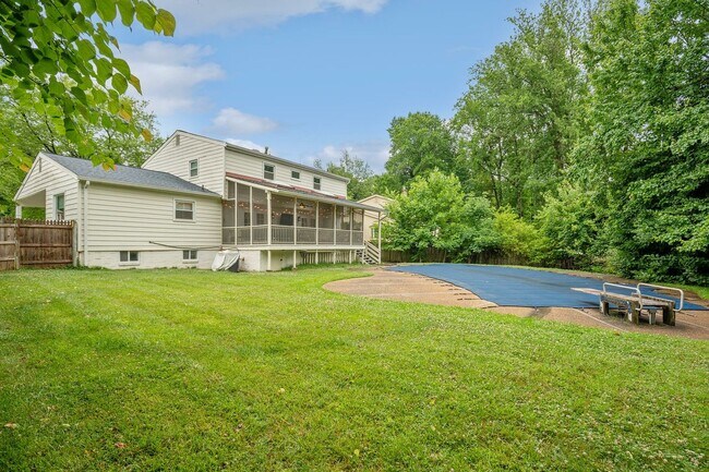 Foto del edificio - 9911 Barnsbury Ct