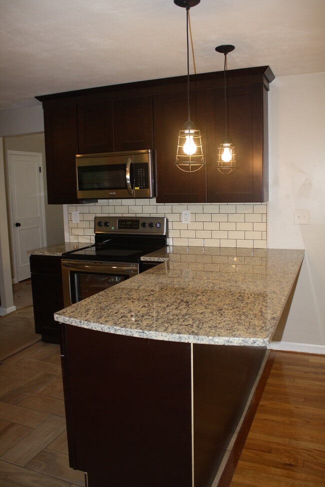 Foto del edificio - 545 River Rd