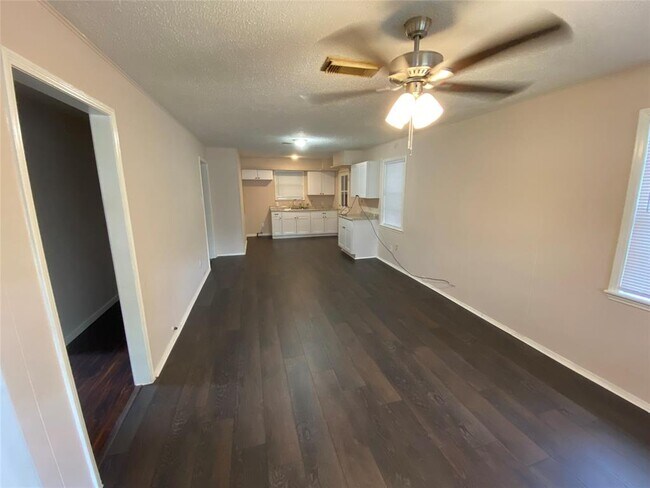 Building Photo - 834 Matamoros Dr