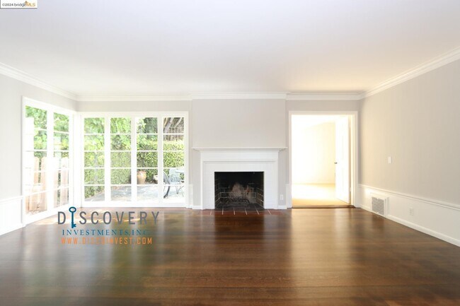 Building Photo - 220 Sandringham Rd