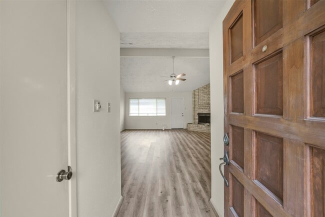 Building Photo - 16323 Summer Dawn Ln