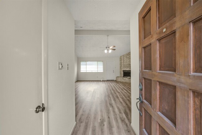 Foto del edificio - 16323 Summer Dawn Ln
