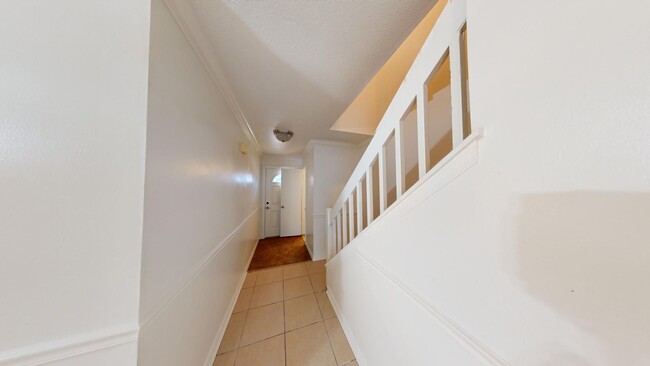 Foto del edificio - 2 BR 2.5 BA   TOWNHOME  - Lexington Square