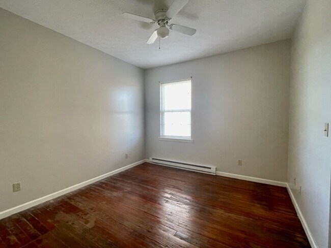 Foto del edificio - COUNTRY 2 Bedroom Available