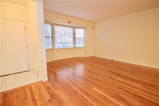 Foto del edificio - 580 Fox Hills Dr S