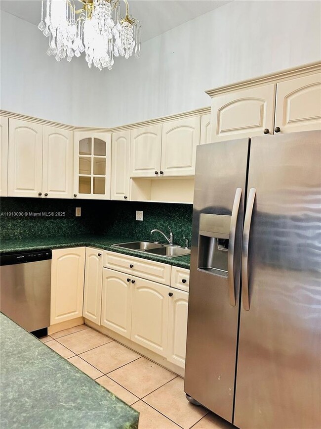 Foto del edificio - 1101 NW 134th Pl