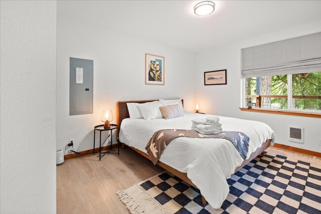 Building Photo - 162 Paradise Dr