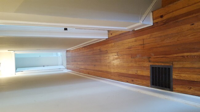 Building Photo - 901 Cator Ave