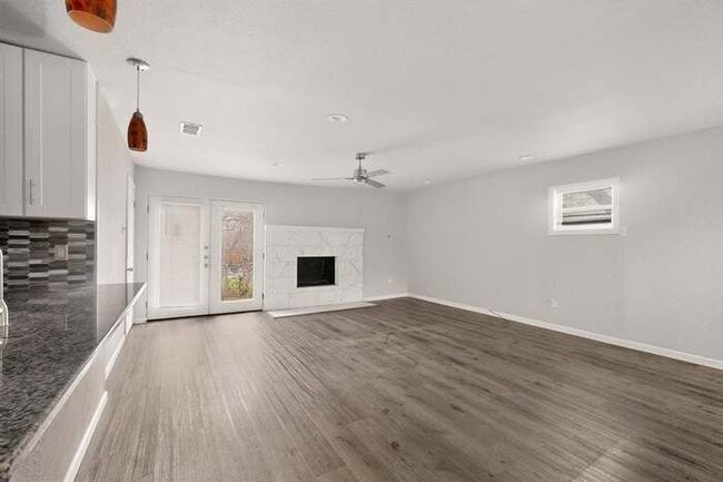 Foto del edificio - 632 Freeman Dr