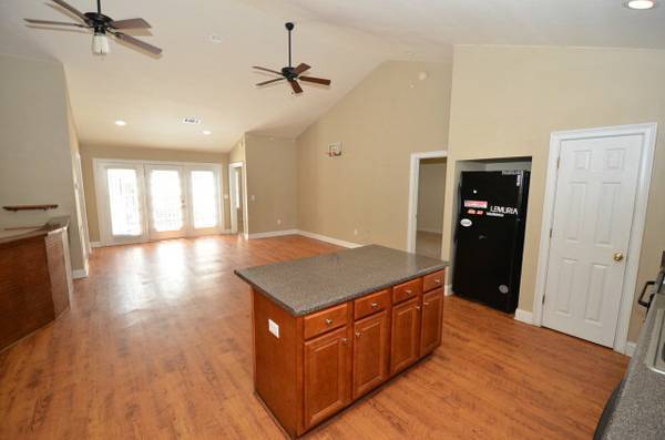 Building Photo - 4bed/4bath in Eagles Landing for JULY!