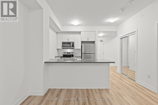 Photo du bâtiment - 450-450 Dundas St E