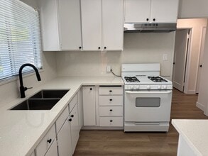 Building Photo - 11294 Utopia Ave