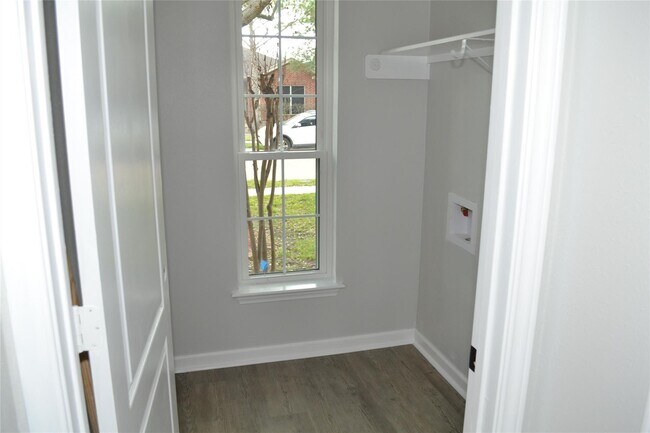 Building Photo - 9514 Curry Landing Dr