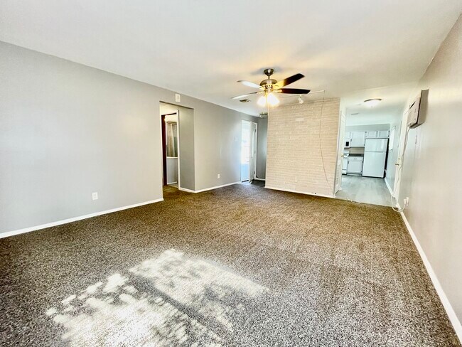 Building Photo - 417 White Ave