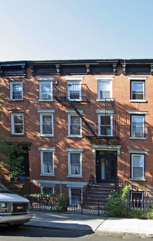 Primary Photo - 494 Warren St