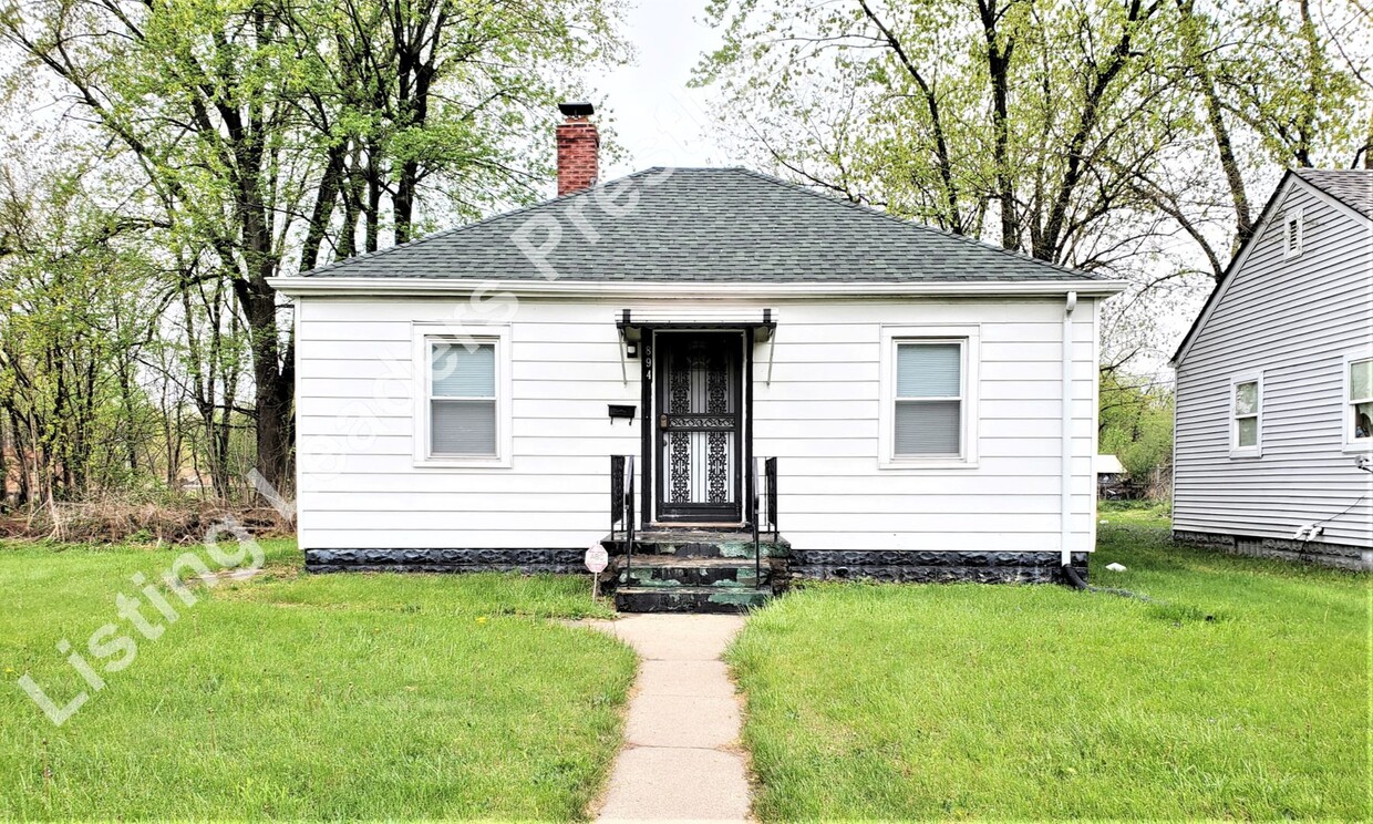 Foto principal - 2BD/1BA Recently Renovated Home In Gary