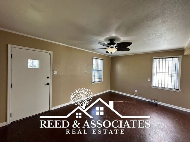 Building Photo - 2 Bedroom in White Haven - Coro Lake