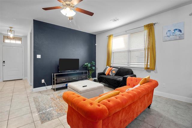 Building Photo - 1412 Green Leaf Dr